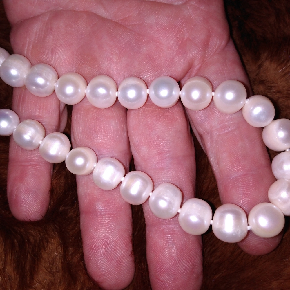 Beautiful Fresh Water Individually Knotted Pearl 18" Necklace, 7mm